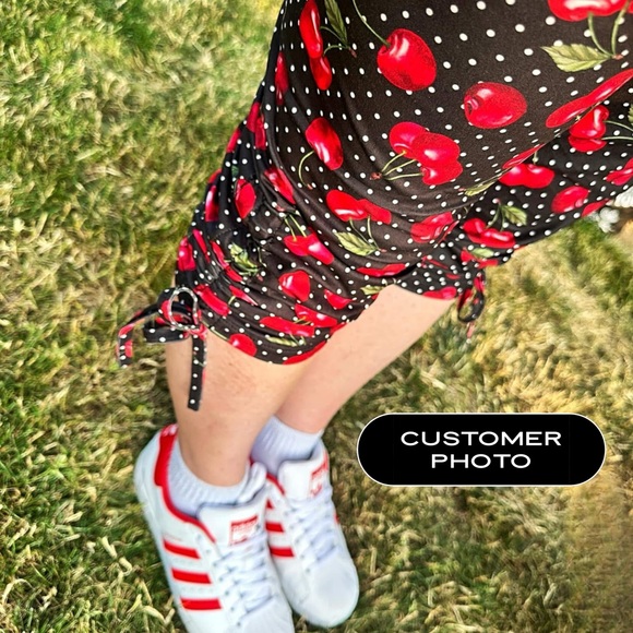 Vibrant Rainbow Ink Ruched Capri Leggings - Picture 3 of 6